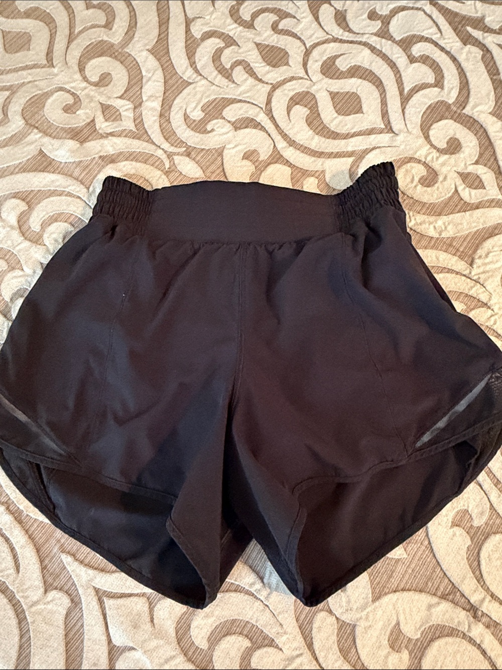Lululemon Hottie hot short 4”black good condition